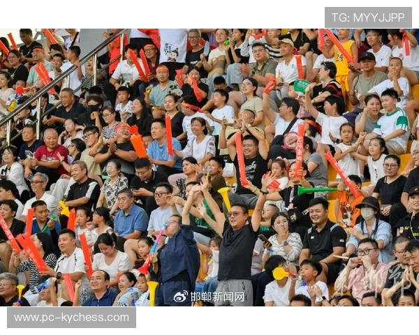 全运会U18决赛浙江队员领奖合影,观众呐喊贯穿全场